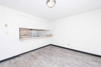 Wellington Court Townhomes Dining Area - Photo Gallery 5