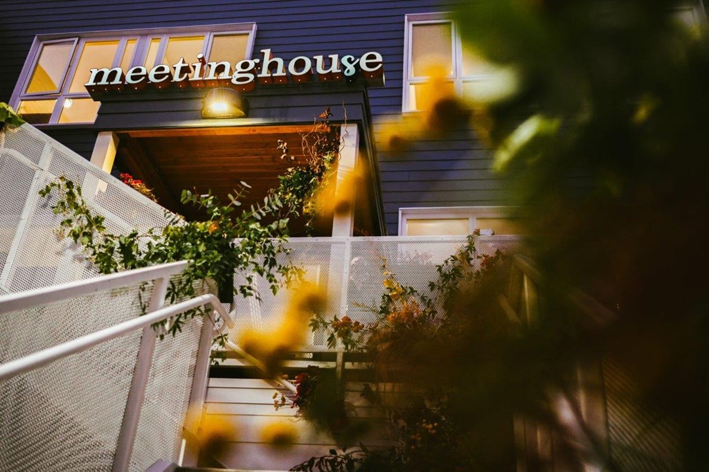 Meetinghouse_Portland_OR_Sellwood_Exterior_Courtyard