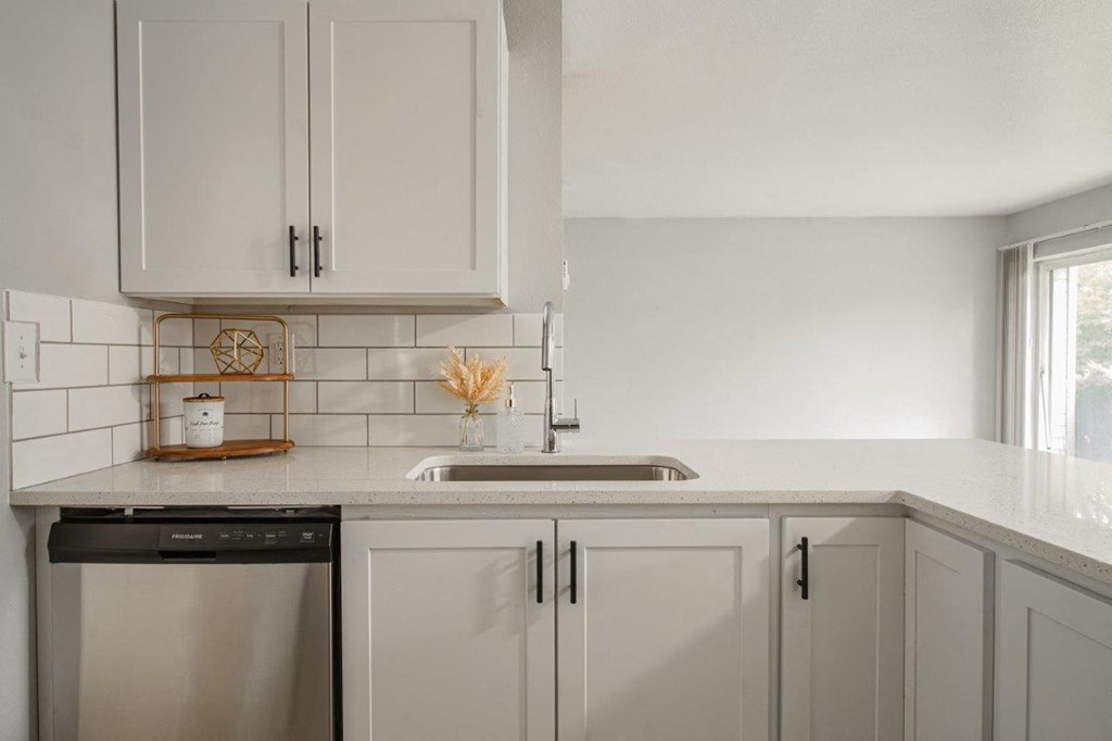 Deer Creek Apartments in Boise, Idaho Kitchen