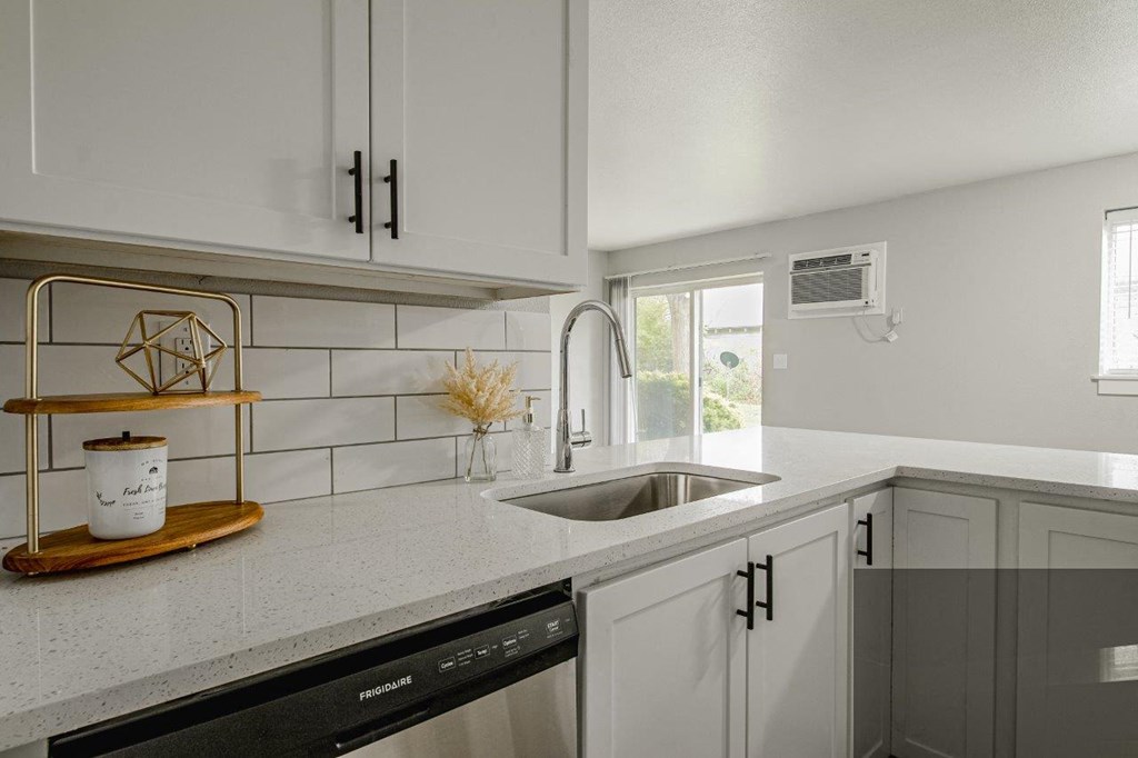 Deer Creek Apartments in Boise, Idaho Kitchen
