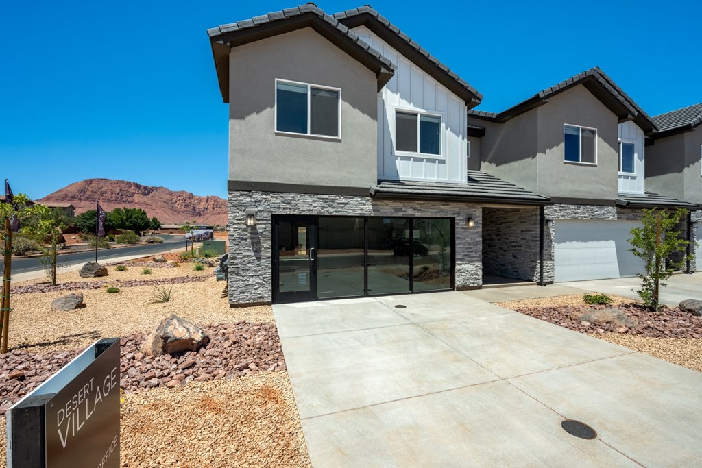 Desert Village Townhomes Leasing office exterior