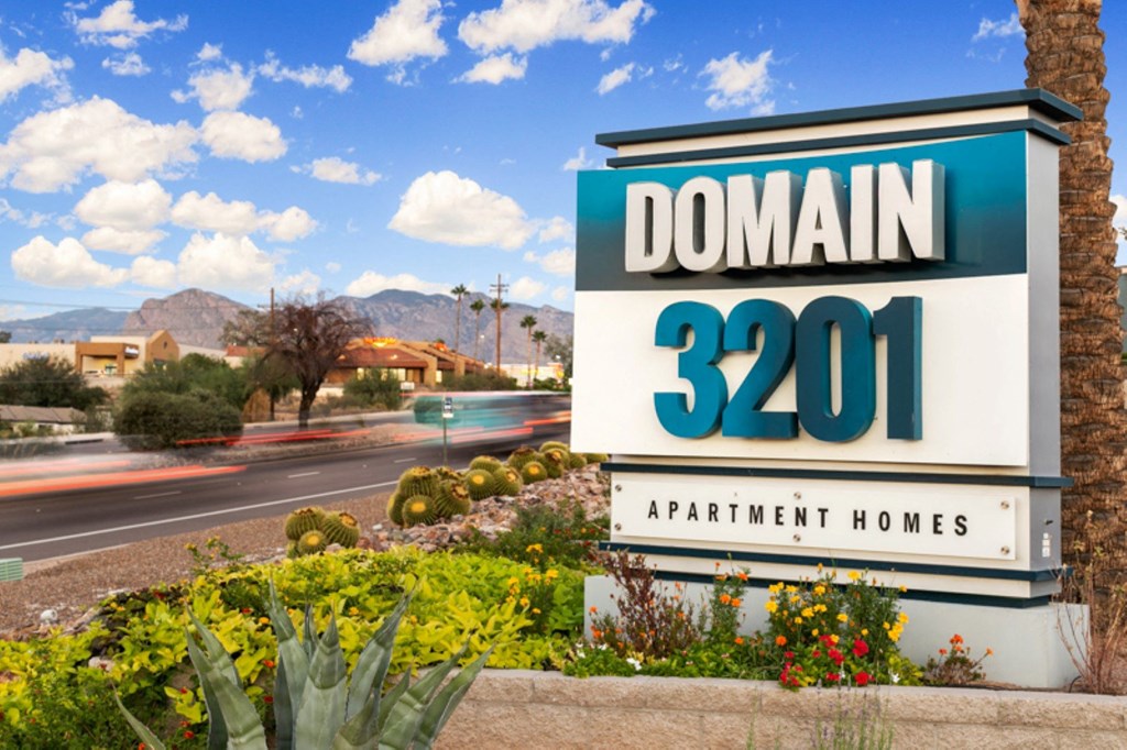 Domain 3201 Monument Sign
