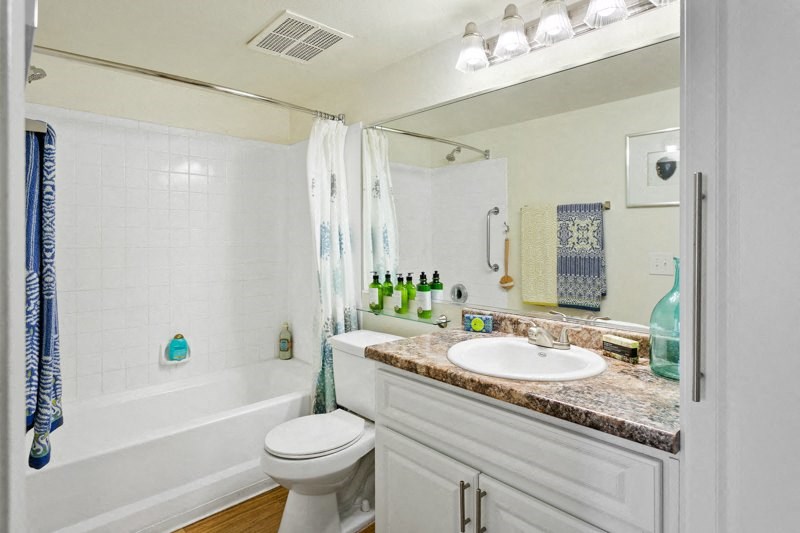 Domain 3201 Apartments Model Bathroom