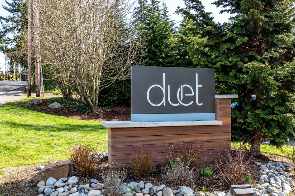 Duet Apartments in Lynnwood, Washington Monument Sign