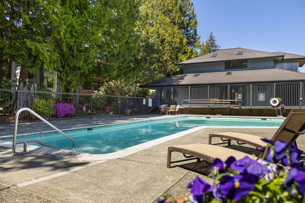 Duet Apartments in Lynnwood, Washington Pool