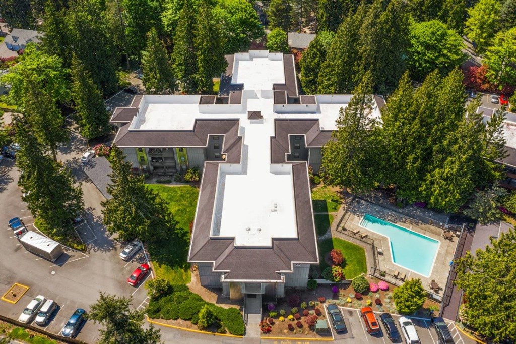 Duet Apartments in Lynnwood, Washington Aerial View and Pool
