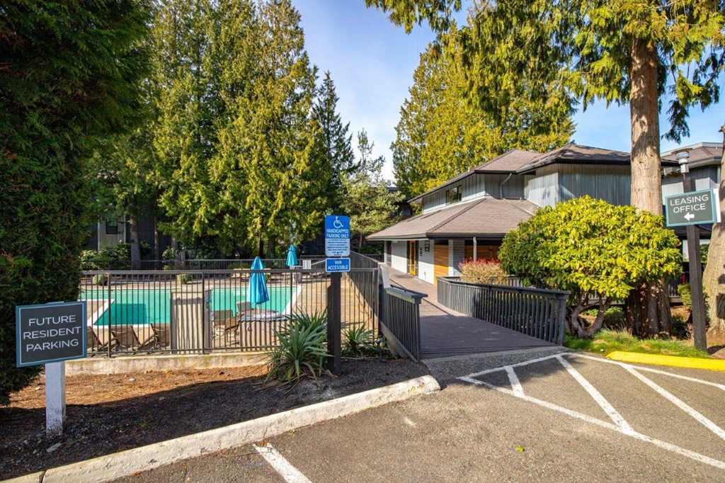 Duet Apartments in Lynnwood, Washington Exterior and Pool Area