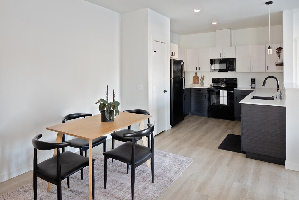 EastForkCommons_LaCenter_WA_12.22_Kitchen_Dining