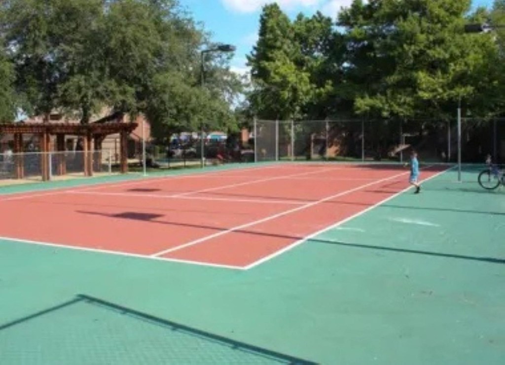 Eastgrove Apartments Tennis Court
