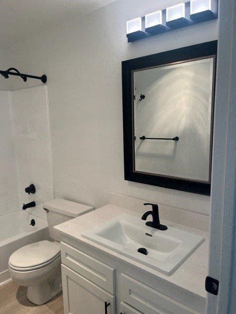 Elevate Apartments in Lynwood, Washington Bathroom