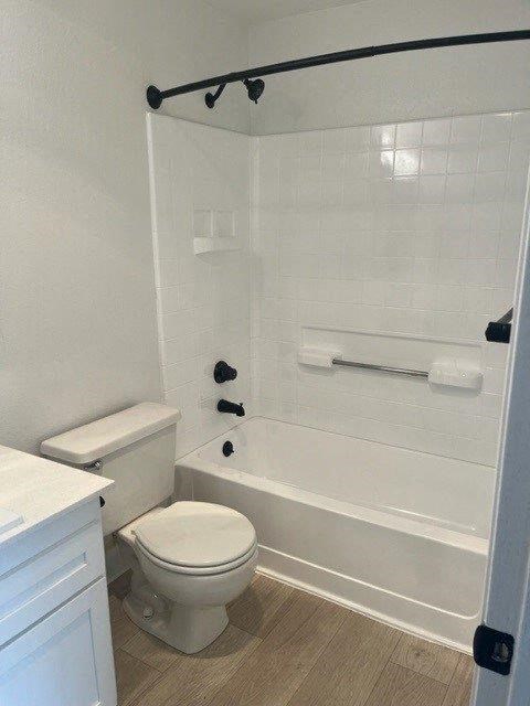 Elevate Apartments in Lynwood, Washington Bathroom with Bathtub