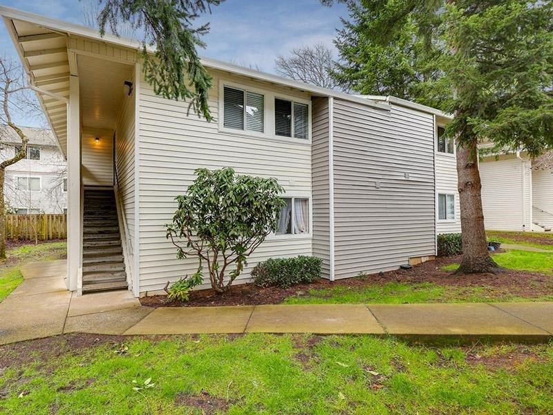 Eleven Pines Apartments Exterior