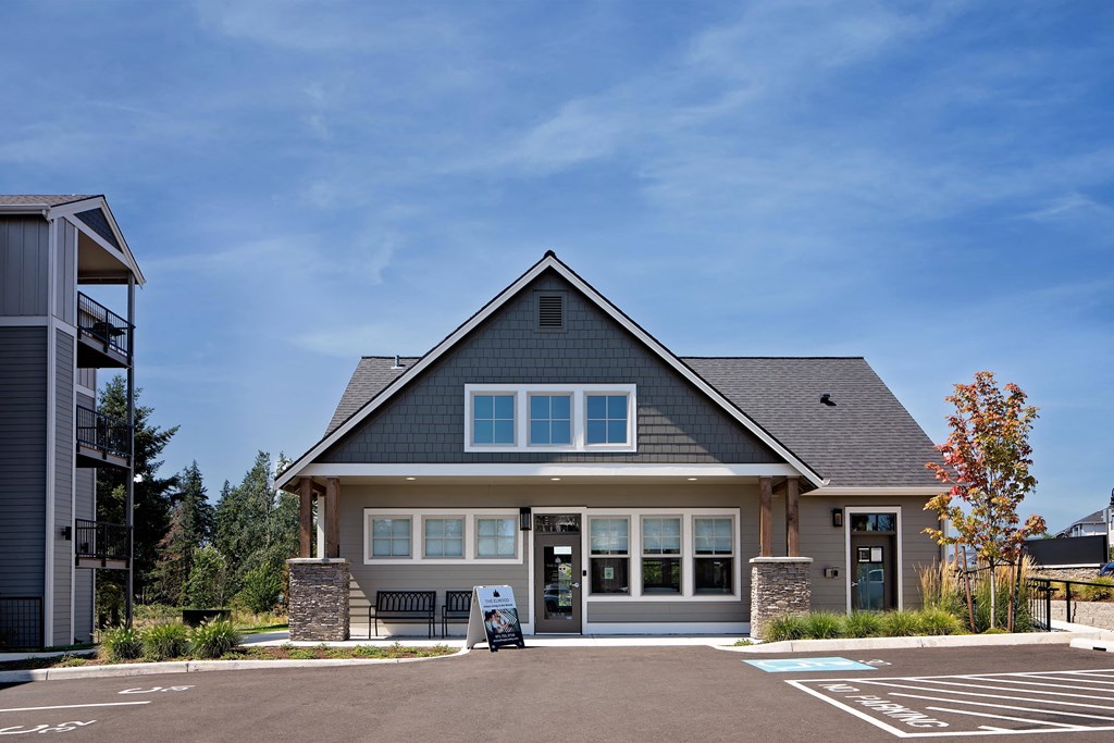 TheElwood_HappyValley_OR_2021_LeasingOffice