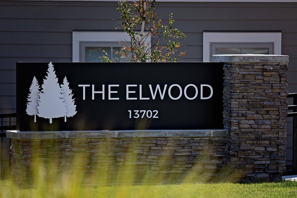 TheElwood_HappyValley_OR_2021_Sign