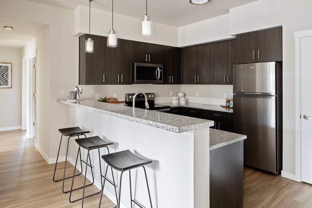 TheElwood_HappyValley_OR_2021_KItchenBar