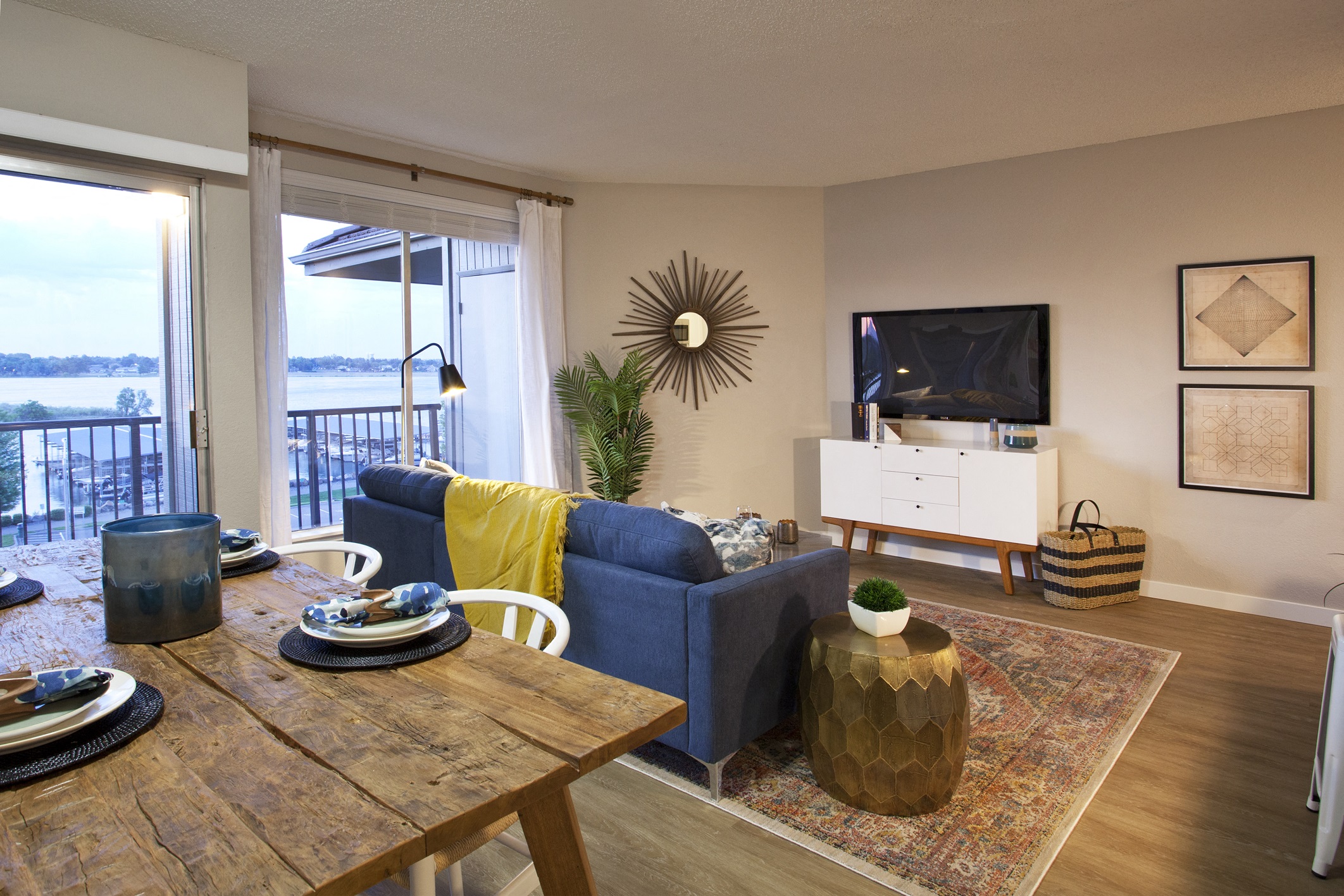 Evergreen Ridge_Richland WA_Apartment Open Living Room and Patio