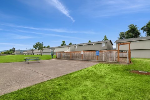 Evergreen Townhouses in Springfield, Oregon Dog Park