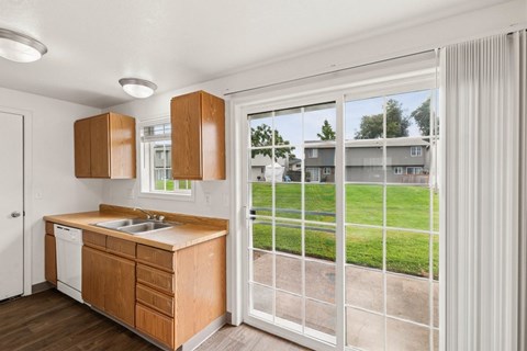 Evergreen Townhouses in Springfield, Oregon Kitchen
