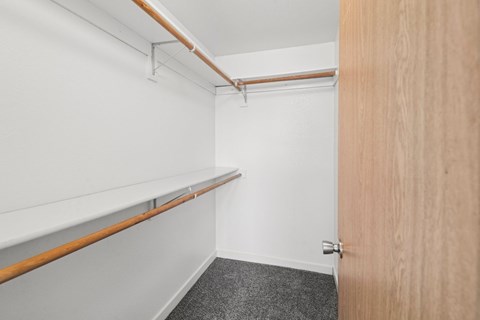 Evergreen Townhouses in Springfield, Oregon Walk-In Closet