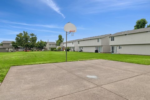Evergreen Townhouses in Springfield, Oregon Basketball Court