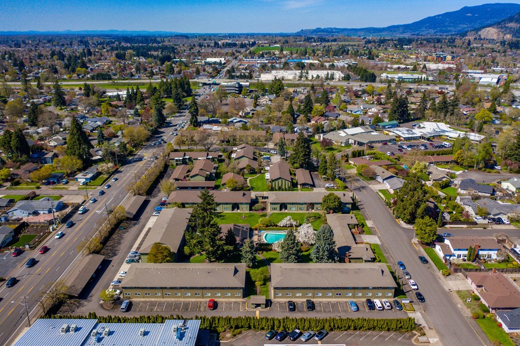 Clairmont_Eugene_OR_Aerial2