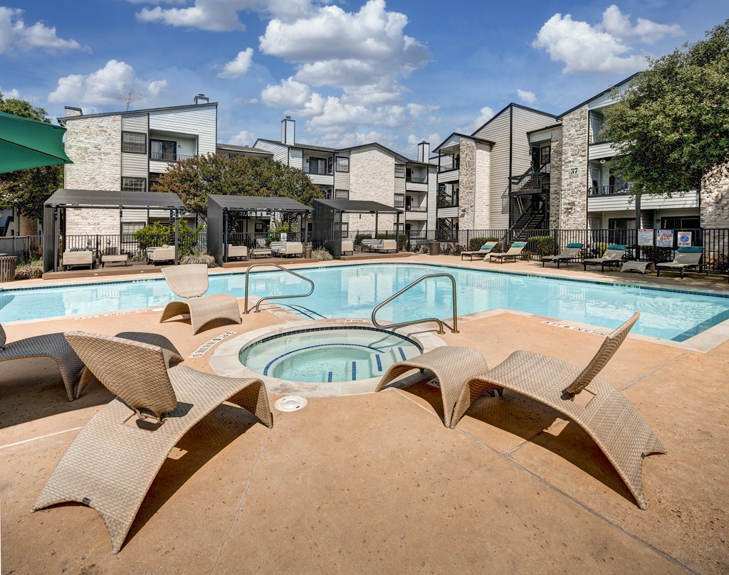Retreat at Barton Creek Apartments Fire Pit
