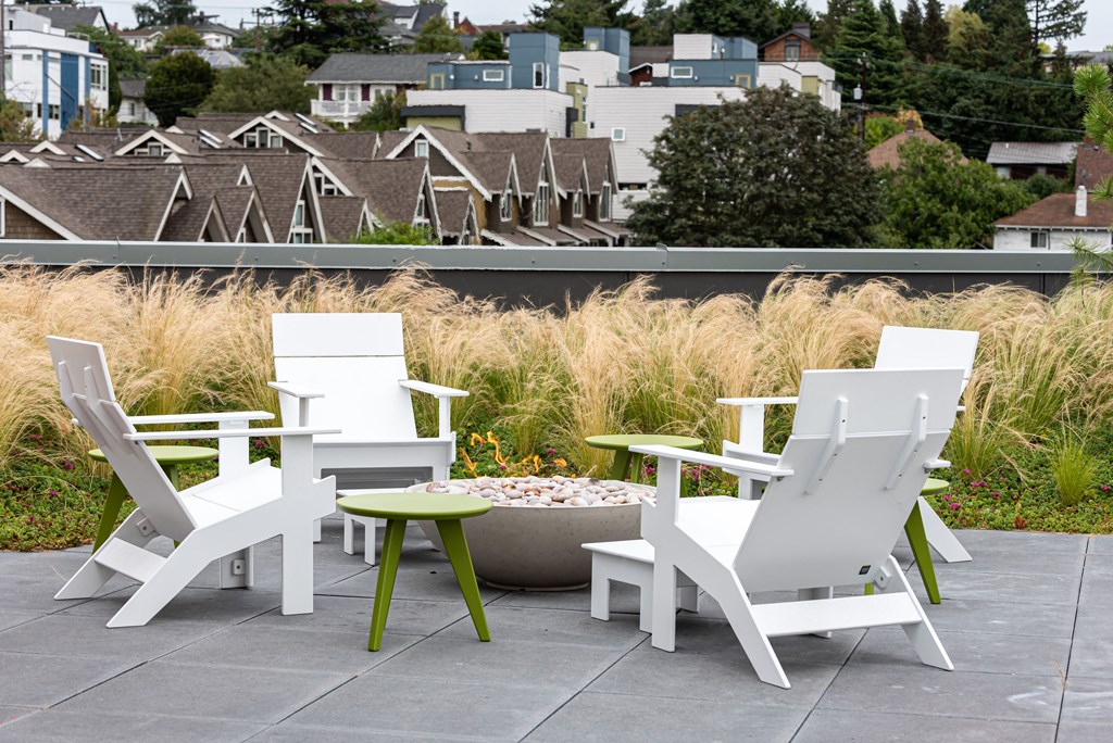 Muir Apartments Outdoor Firepit and Seating