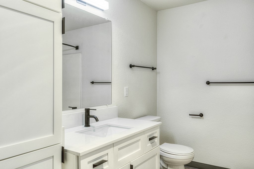 Fox Hollow Vacant Bathroom