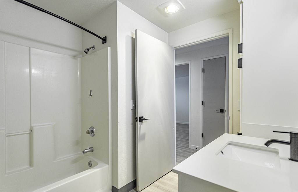 Fox Hollow Vacant Bathroom