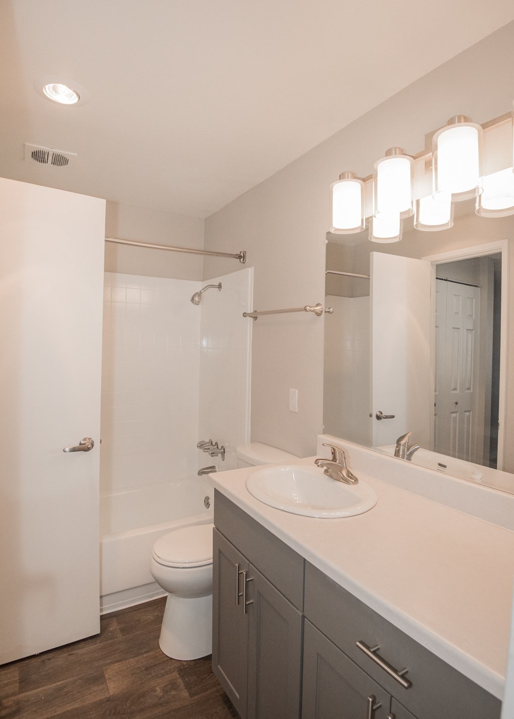 Fox Pointe Apartments Two Bedroom Model Bathroom