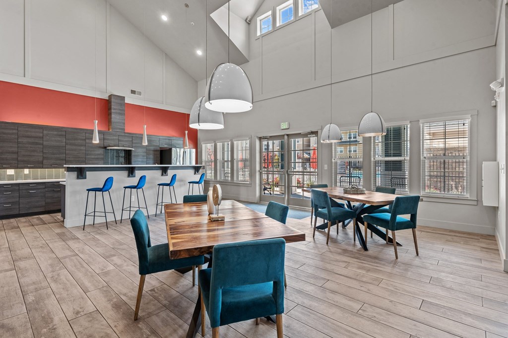 Prelude at Paramount Apartments Clubhouse Dining