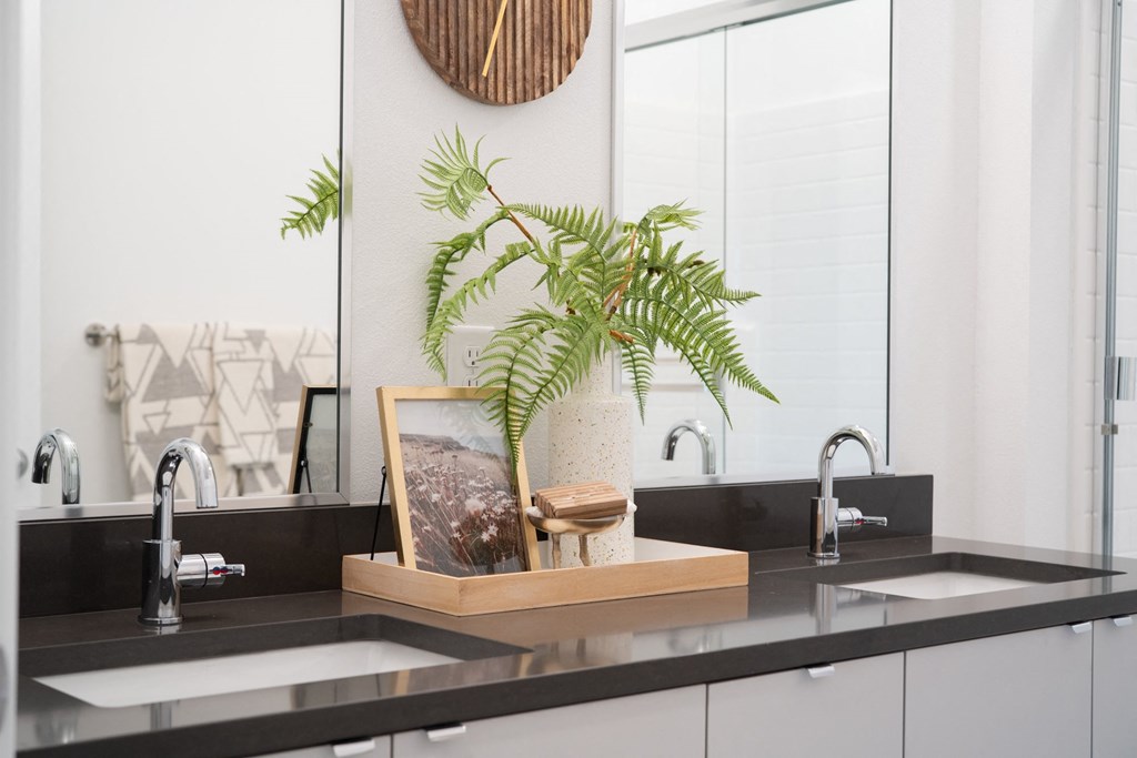 HenleyPlace_Milwaukie_OR_TempPhotos_Bathroom