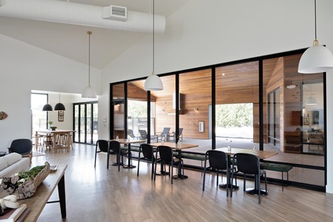Heirloom_Portland_Oregon_Amenity_Lounge_Workspace