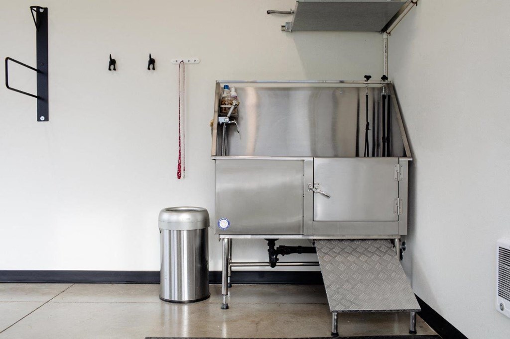 Heirloom Apartments Dog Wash