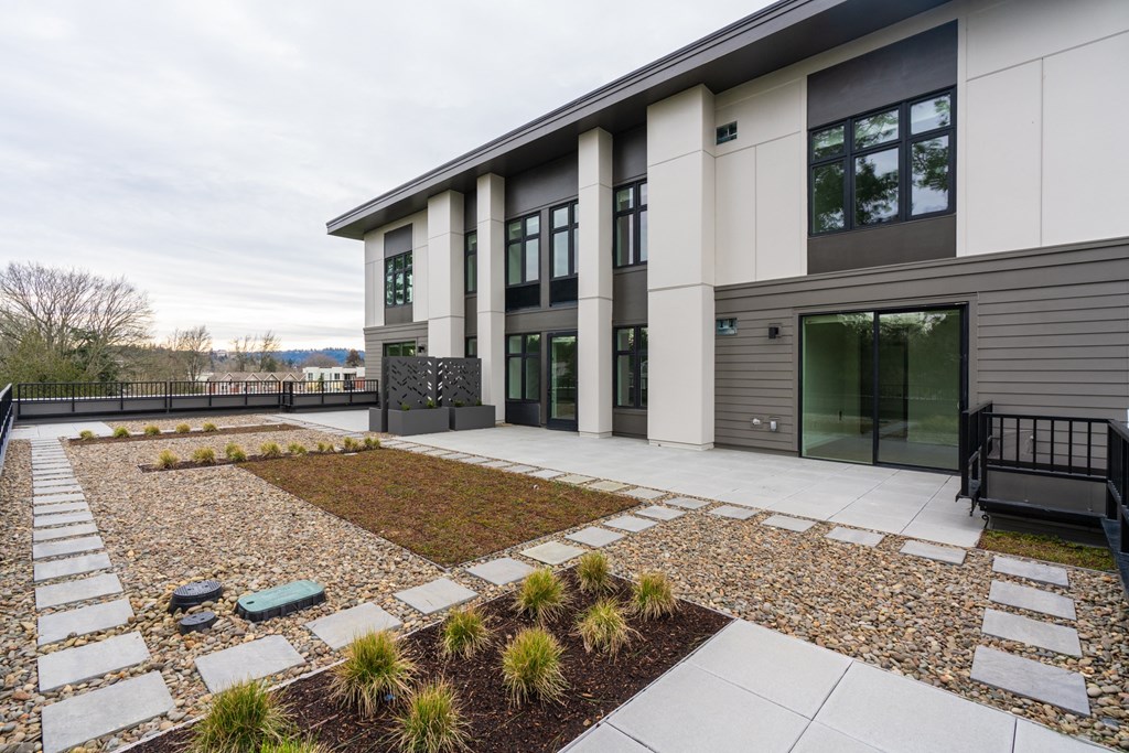 HenleyPlace_Milwaukie_OR_Vacant_Exterior