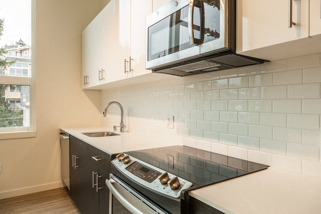 Henry Apartments Kitchen with Subway Tiles
