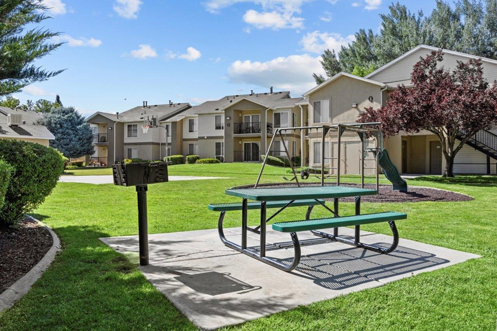 Heritage at Draper Apartments in Draper, Utah Picnic Area