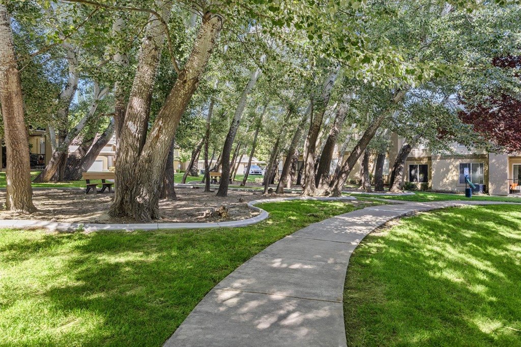 Heritage at Draper Apartments in Draper, Utah Courtyard Heritage at Draper Apartments in Draper, Utah Courtyard