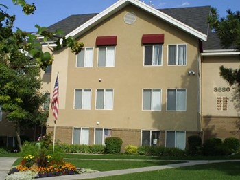 Holladay Hills Apartments Buildings and Pathway - Photo Gallery 4
