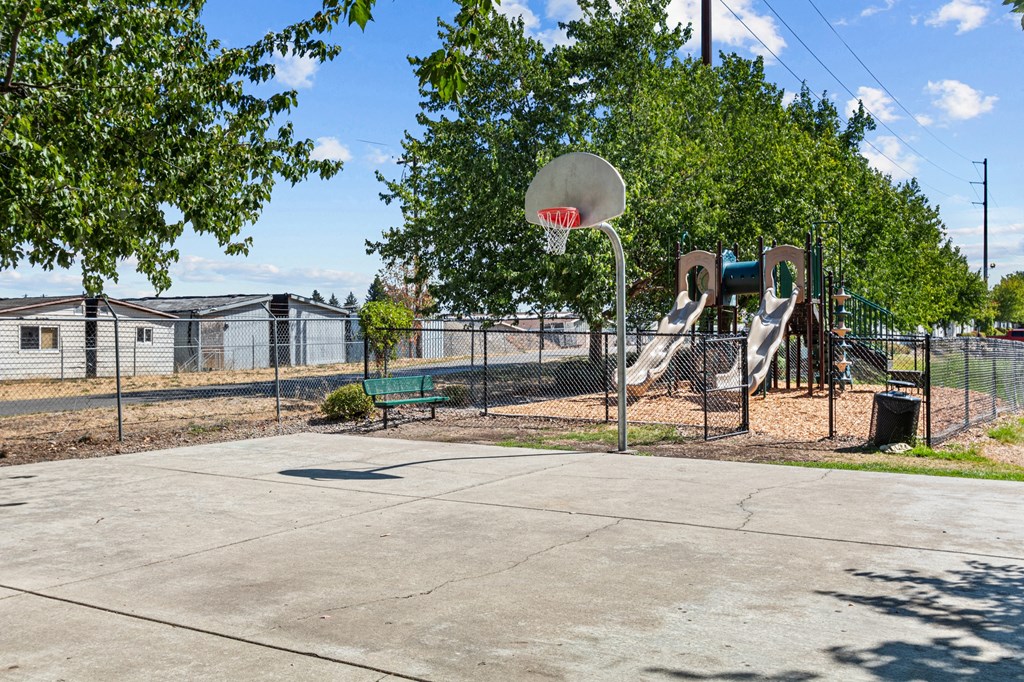play area at the preserve at ballantyne commons apartments