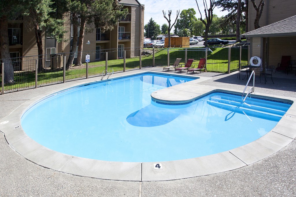 Cedar North Apartments Swimming Pool