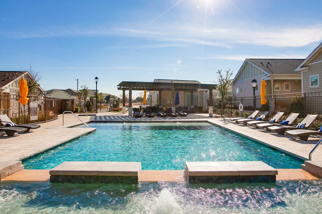 Horizon at Premier Apartments Swimming Pool with Fountains and Lounge Chairs.