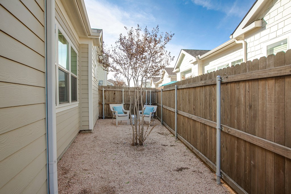 Horizon at Premier Apartments Enclosed Back Yard