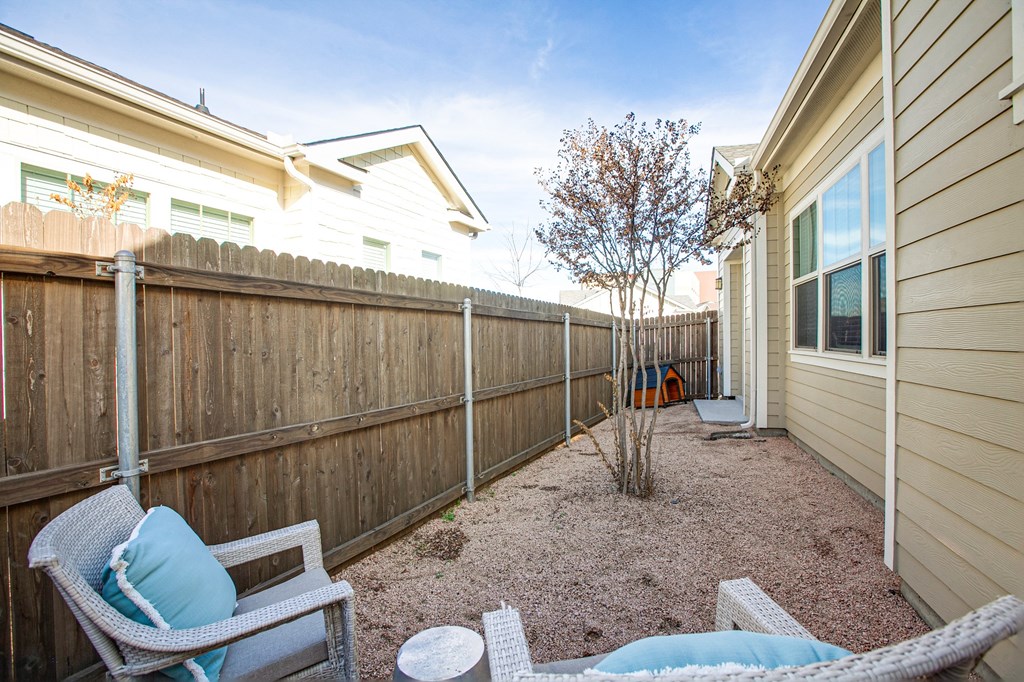 Horizon at Premier Apartments Enclosed Back Yard