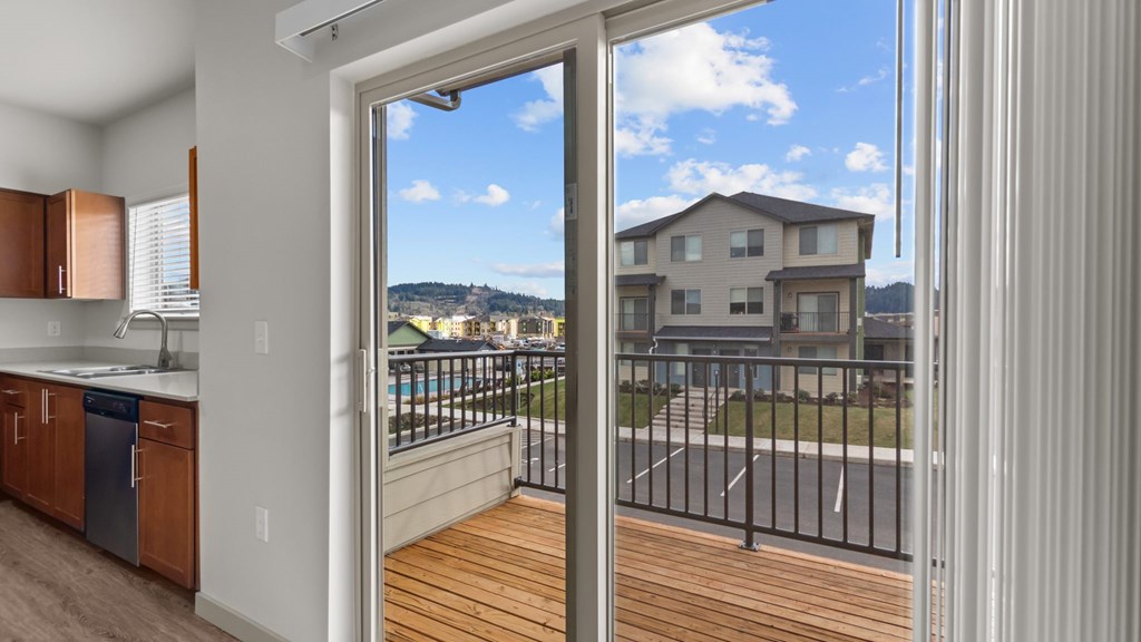 LarkViewVillage_Eugene_OR_2x2_Kichen