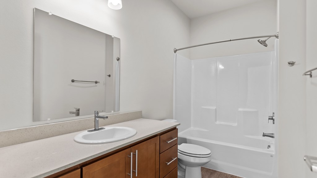 LarkViewVillage_Eugene_OR_2x2_Bathroom2