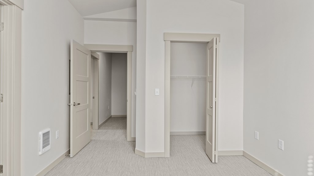 LarkViewVillage_Eugene_OR_2x2_Bedroom2