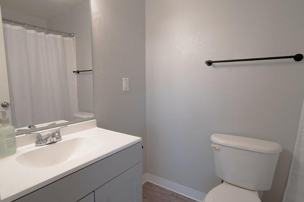 Jefferson West Apartments in Boise, Idaho Bathroom