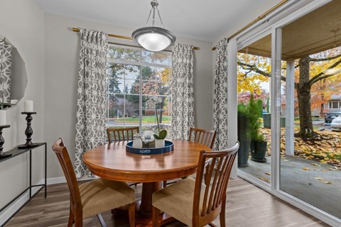 Keeler's Corner Apartments in Lynnwood, Washington Model Dining Room