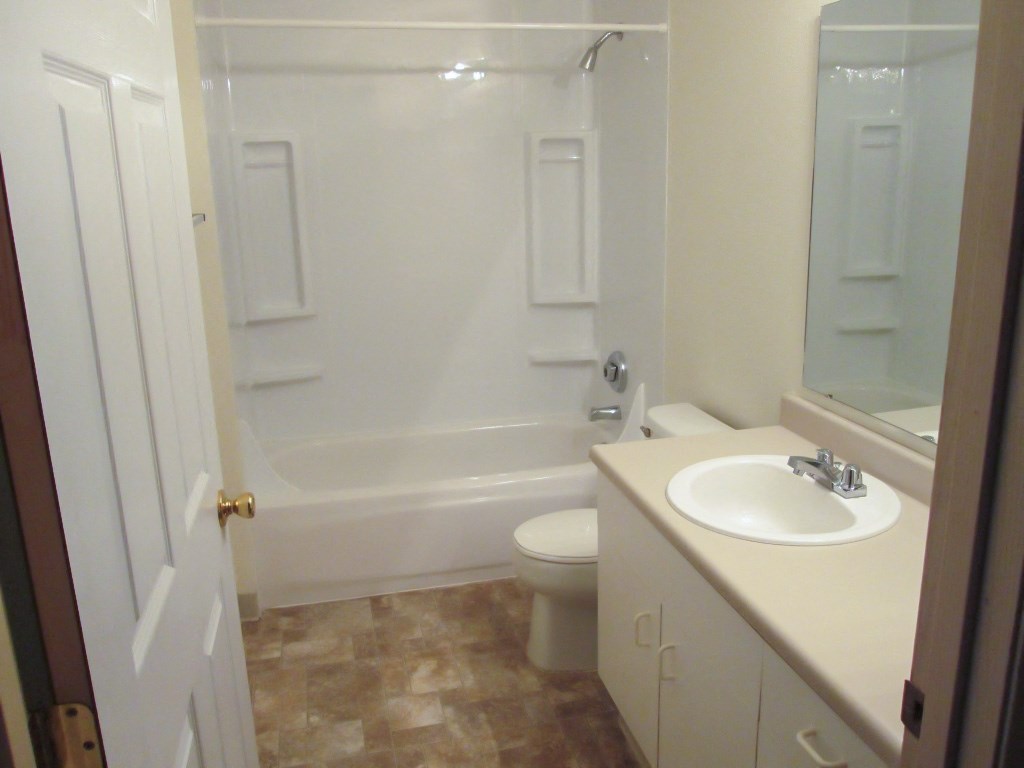 Kent Manor Apartments Bathroom Sink and Shower